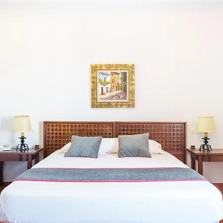 Oyo Cumbres Hotel 2*