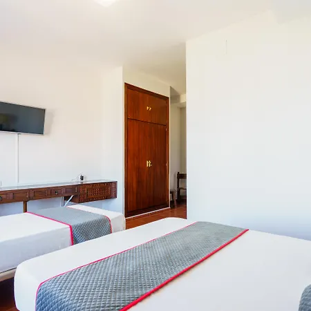 Hotel Oyo Cumbres 2*