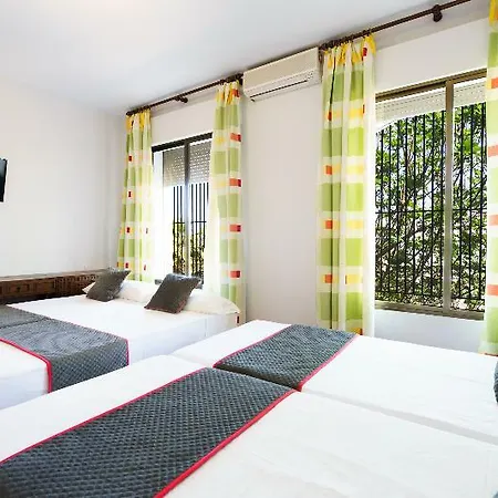 Hotel Oyo Cumbres 2*